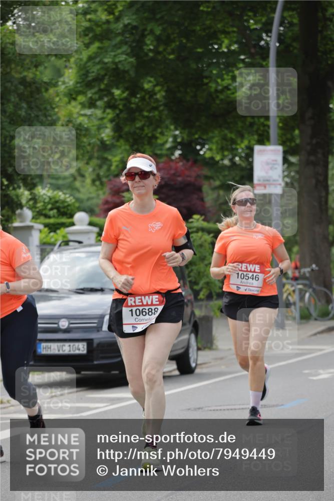15.06.2025 - REWE Women's Run Jannik Wohlers http://msf.ph/oto/7949449 15.06.2025 08:31:48 Laufen 1043, 10688, 10546 meine-sportfotos.de