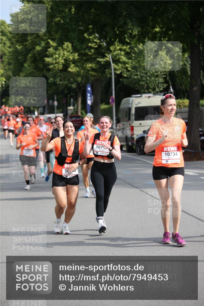 15.06.2025 - REWE Women's Run Jannik Wohlers http://msf.ph/oto/7949453 15.06.2025 09:48:06 Laufen 10833, 10, 1074, 10734 meine-sportfotos.de