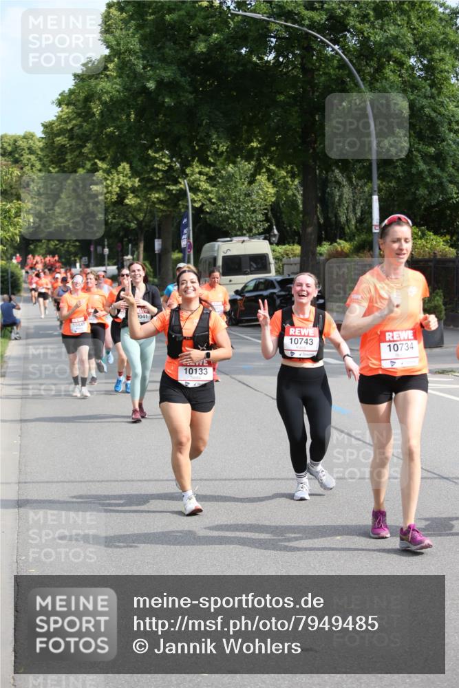 15.06.2025 - REWE Women's Run Jannik Wohlers http://msf.ph/oto/7949485 15.06.2025 09:48:07 Laufen 10833, 1041, 10743, 10734, 10133 meine-sportfotos.de