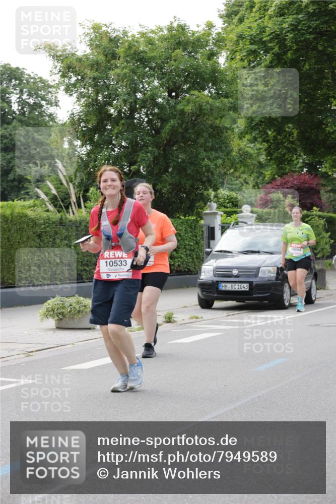 15.06.2025 - REWE Women's Run Jannik Wohlers http://msf.ph/oto/7949589 15.06.2025 08:32:00 Laufen 10533, 1043, 10694 meine-sportfotos.de