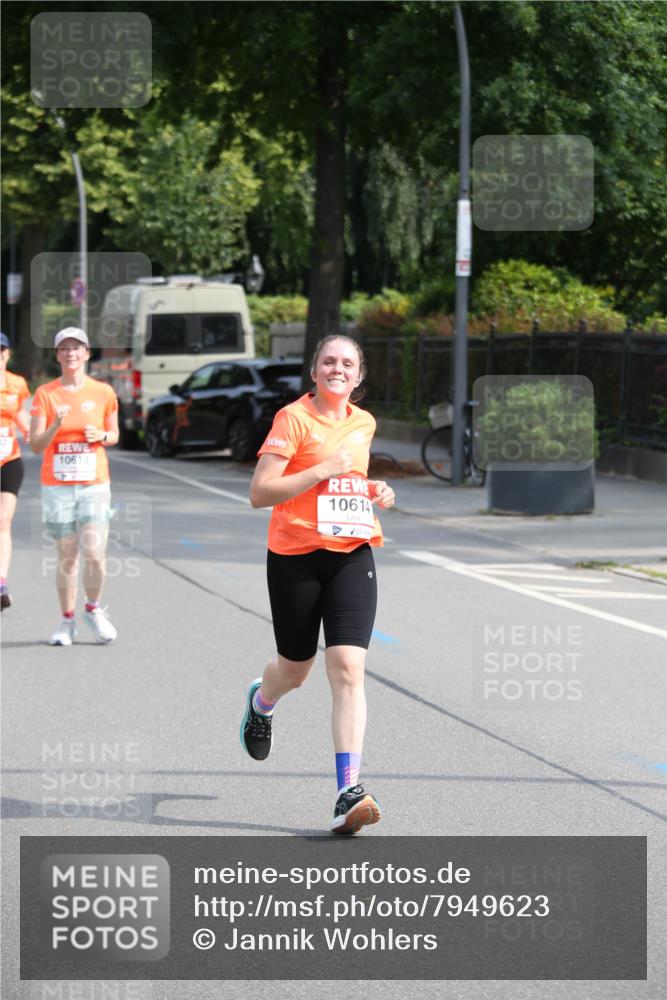 15.06.2025 - REWE Women's Run Jannik Wohlers http://msf.ph/oto/7949623 15.06.2025 09:48:16 Laufen 10613, 10614 meine-sportfotos.de