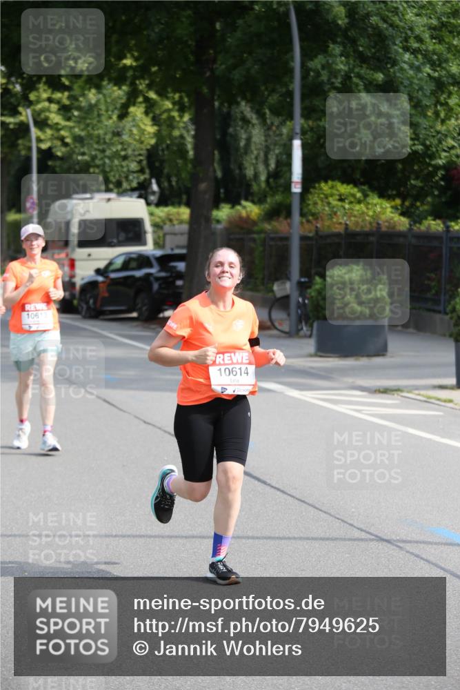 15.06.2025 - REWE Women's Run Jannik Wohlers http://msf.ph/oto/7949625 15.06.2025 09:48:16 Laufen 10613, 10614 meine-sportfotos.de