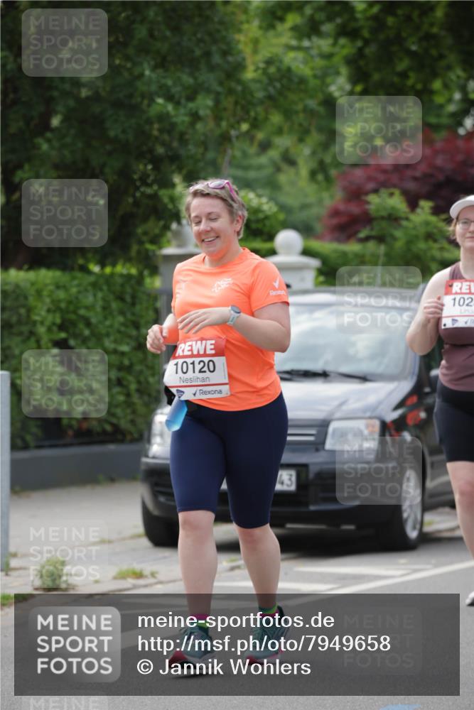 15.06.2025 - REWE Women's Run Jannik Wohlers http://msf.ph/oto/7949658 15.06.2025 08:32:03 Laufen 10120, 43 meine-sportfotos.de