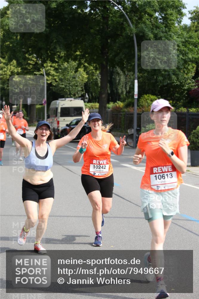 15.06.2025 - REWE Women's Run Jannik Wohlers http://msf.ph/oto/7949667 15.06.2025 09:48:19 Laufen 10242, 10613 meine-sportfotos.de