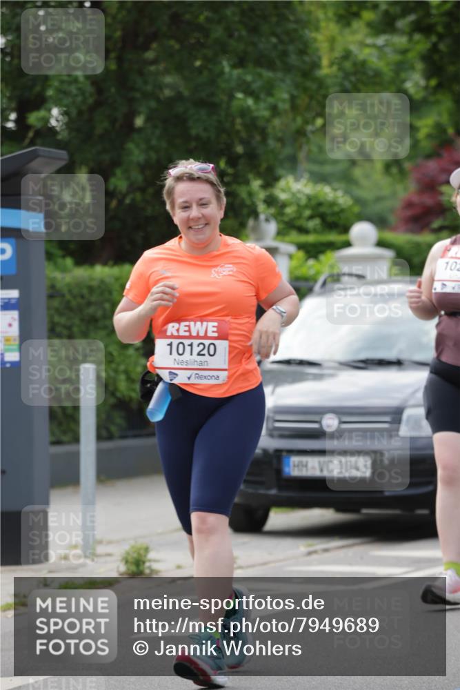 15.06.2025 - REWE Women's Run Jannik Wohlers http://msf.ph/oto/7949689 15.06.2025 08:32:03 Laufen 10120, 1043, 10 meine-sportfotos.de