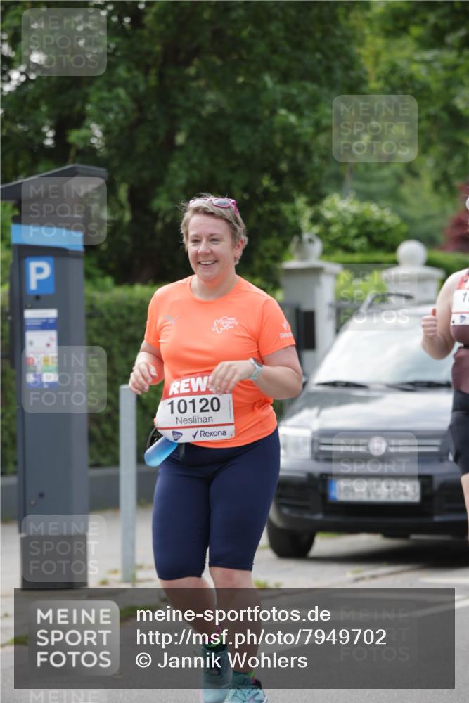 15.06.2025 - REWE Women's Run Jannik Wohlers http://msf.ph/oto/7949702 15.06.2025 08:32:04 Laufen 10120, 1043 meine-sportfotos.de