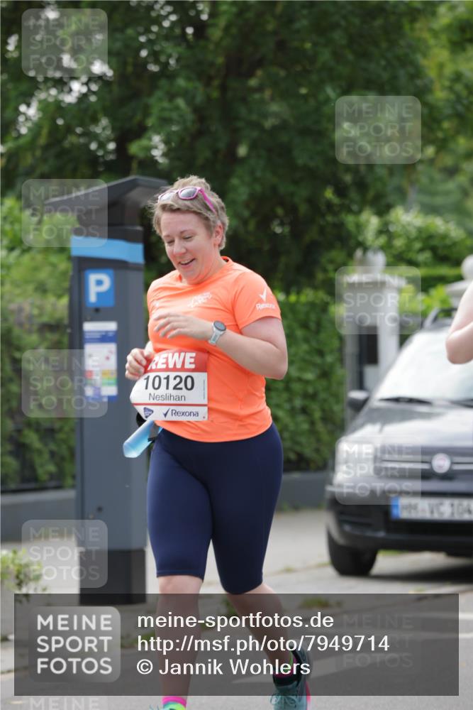 15.06.2025 - REWE Women's Run Jannik Wohlers http://msf.ph/oto/7949714 15.06.2025 08:32:04 Laufen 10120, 104 meine-sportfotos.de