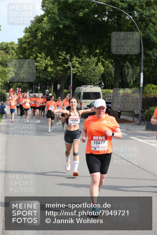 15.06.2025 - REWE Women's Run Jannik Wohlers http://msf.ph/oto/7949721 15.06.2025 09:48:25 Laufen 10354, 10477 meine-sportfotos.de