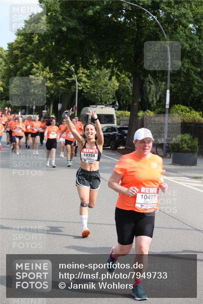 15.06.2025 - REWE Women's Run Jannik Wohlers http://msf.ph/oto/7949733 15.06.2025 09:48:25 Laufen 10354, 10477 meine-sportfotos.de