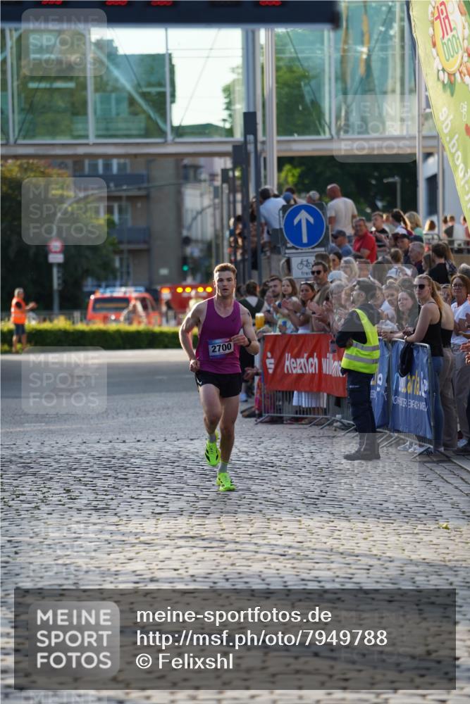 13.06.2025 - Holstenköstenlauf Felixshl http://msf.ph/oto/7949788 13.06.2025 19:35:48 Laufen 2700 meine-sportfotos.de