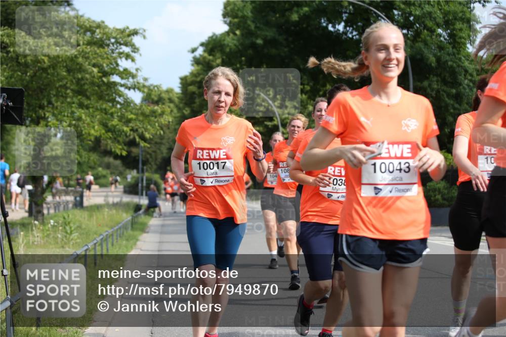 15.06.2025 - REWE Women's Run Jannik Wohlers http://msf.ph/oto/7949870 15.06.2025 09:48:36 Laufen 777, 10017, 108, 104, 038, 10043, 10 meine-sportfotos.de