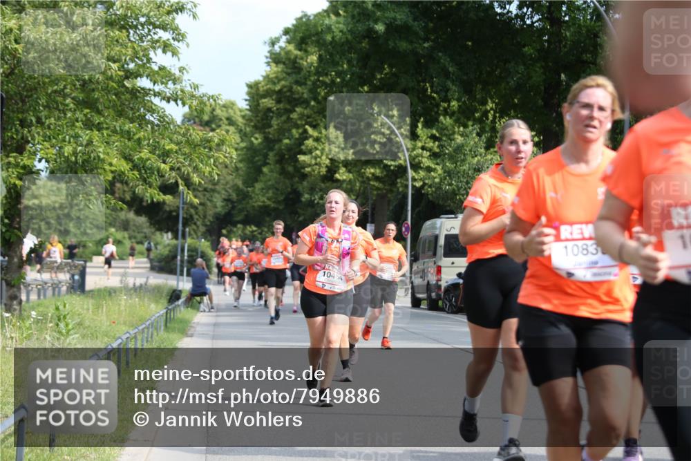 15.06.2025 - REWE Women's Run Jannik Wohlers http://msf.ph/oto/7949886 15.06.2025 09:48:38 Laufen 10464, 1083, 1 meine-sportfotos.de