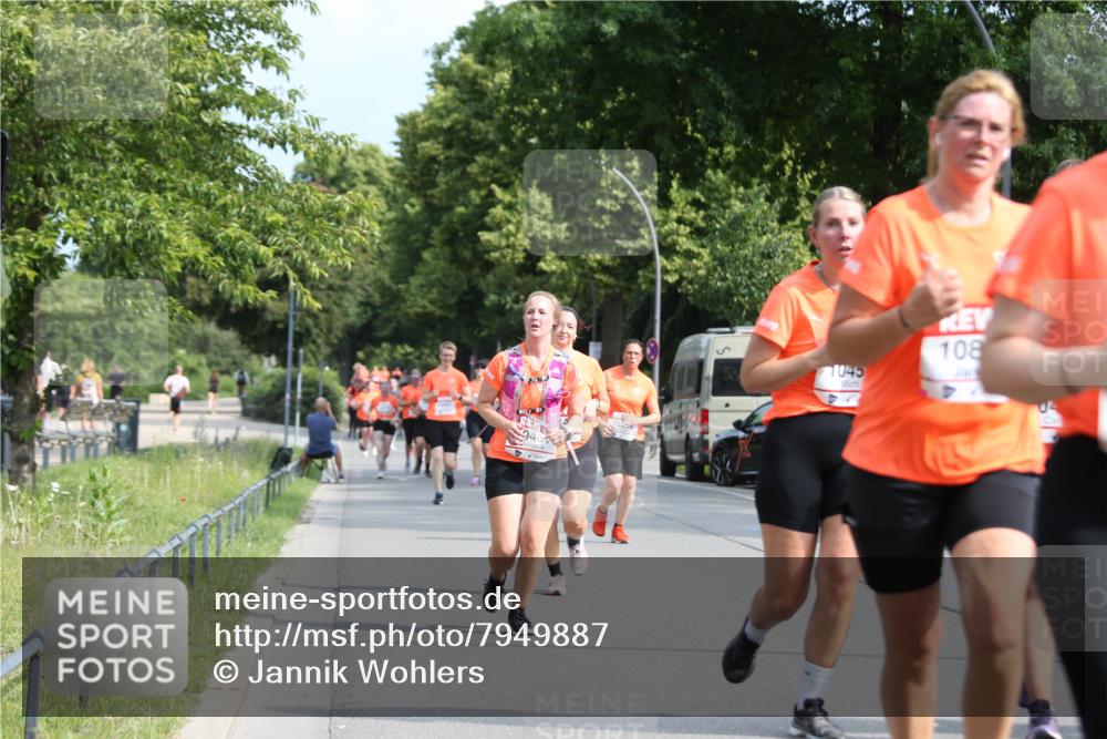 15.06.2025 - REWE Women's Run Jannik Wohlers http://msf.ph/oto/7949887 15.06.2025 09:48:38 Laufen 10358, 1045, 108, 04 meine-sportfotos.de