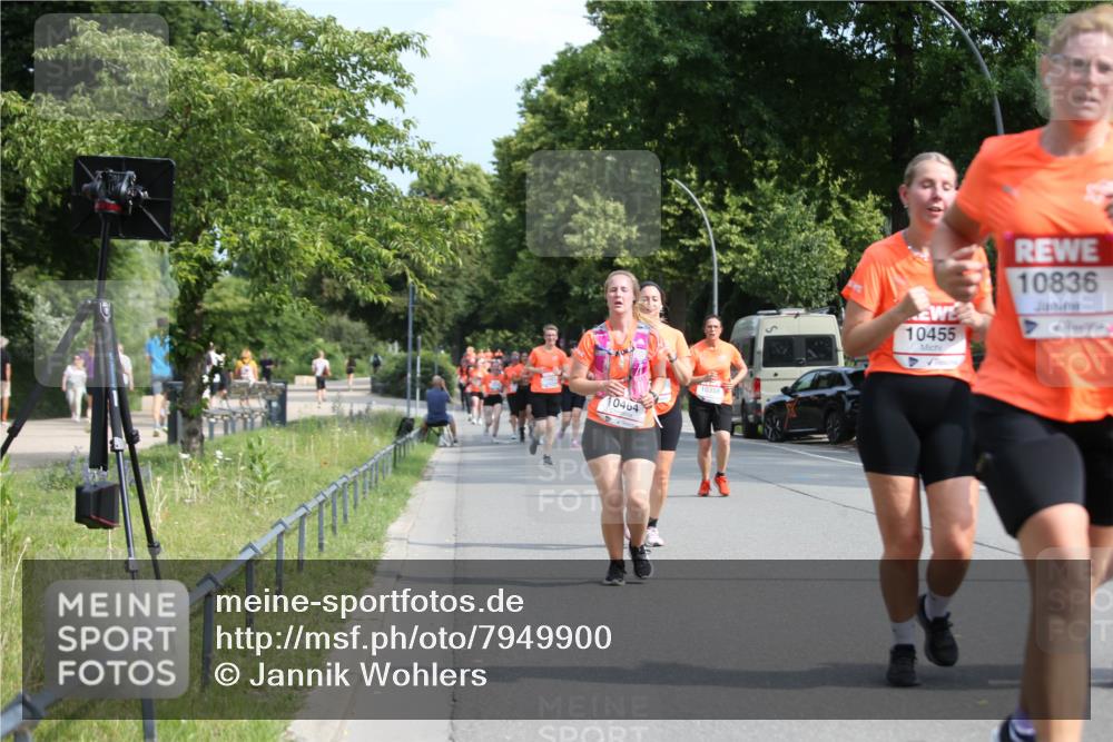 15.06.2025 - REWE Women's Run Jannik Wohlers http://msf.ph/oto/7949900 15.06.2025 09:48:38 Laufen 77, 0464, 10358, 10455, 10836 meine-sportfotos.de