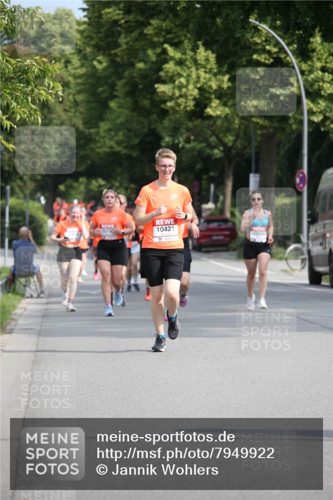 15.06.2025 - REWE Women's Run Jannik Wohlers http://msf.ph/oto/7949922 15.06.2025 09:48:42 Laufen 1074, 10421, 10650 meine-sportfotos.de