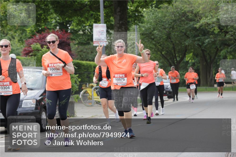 15.06.2025 - REWE Women's Run Jannik Wohlers http://msf.ph/oto/7949924 15.06.2025 08:32:15 Laufen 0304, 1080, 0782, 10575 meine-sportfotos.de