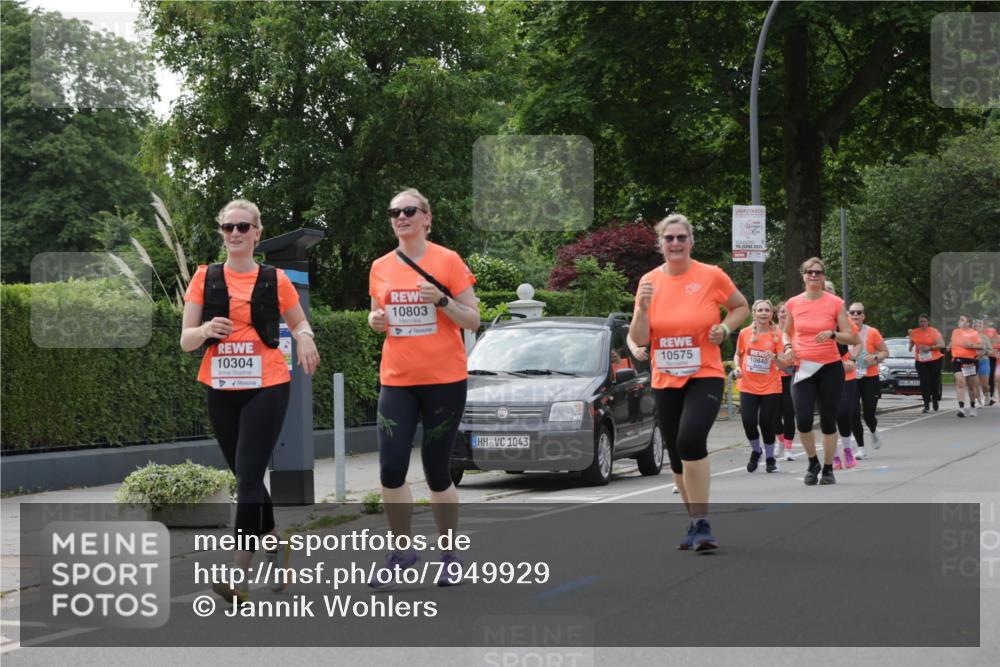 15.06.2025 - REWE Women's Run Jannik Wohlers http://msf.ph/oto/7949929 15.06.2025 08:32:16 Laufen 10304, 10803, 1043, 10575, 10840, 119 meine-sportfotos.de