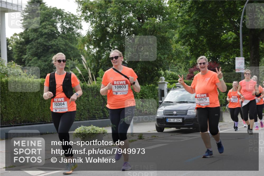 15.06.2025 - REWE Women's Run Jannik Wohlers http://msf.ph/oto/7949973 15.06.2025 08:32:17 Laufen 10304, 10803, 1043, 10575, 10840 meine-sportfotos.de