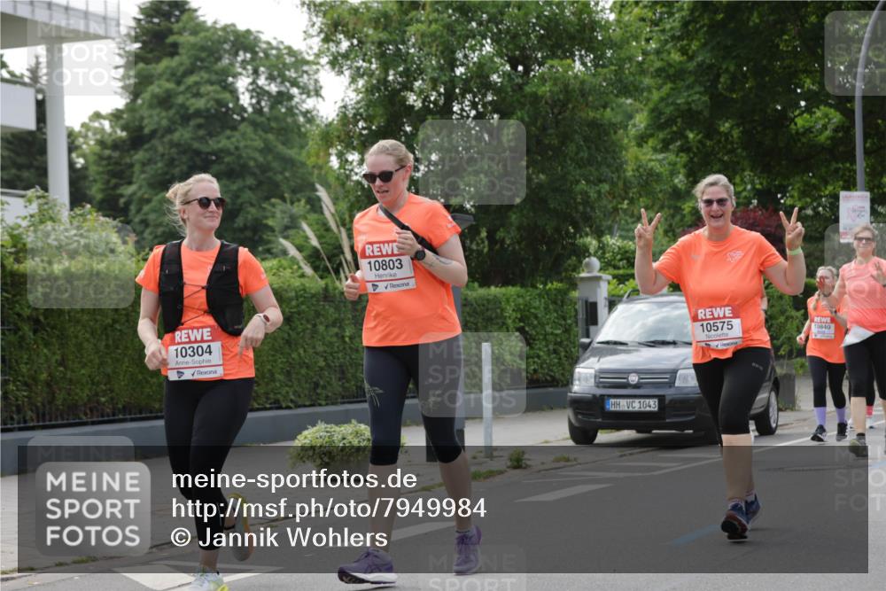 15.06.2025 - REWE Women's Run Jannik Wohlers http://msf.ph/oto/7949984 15.06.2025 08:32:17 Laufen 10304, 10803, 1043, 10575, 10840 meine-sportfotos.de