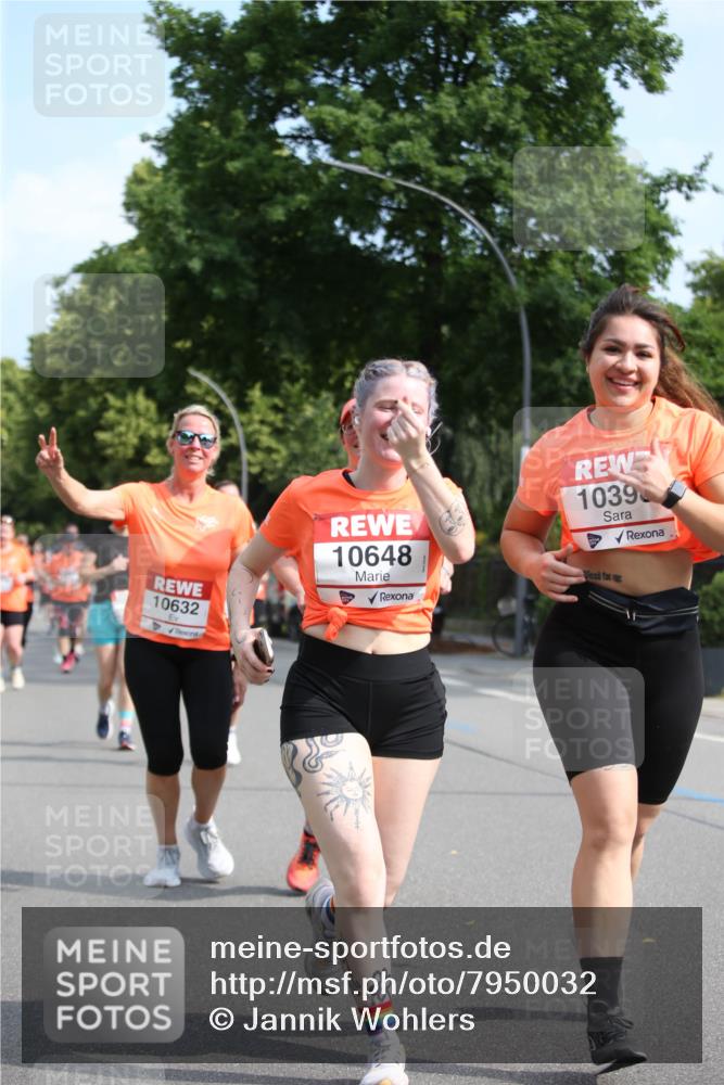 15.06.2025 - REWE Women's Run Jannik Wohlers http://msf.ph/oto/7950032 15.06.2025 09:48:53 Laufen 10648, 1039, 10632 meine-sportfotos.de
