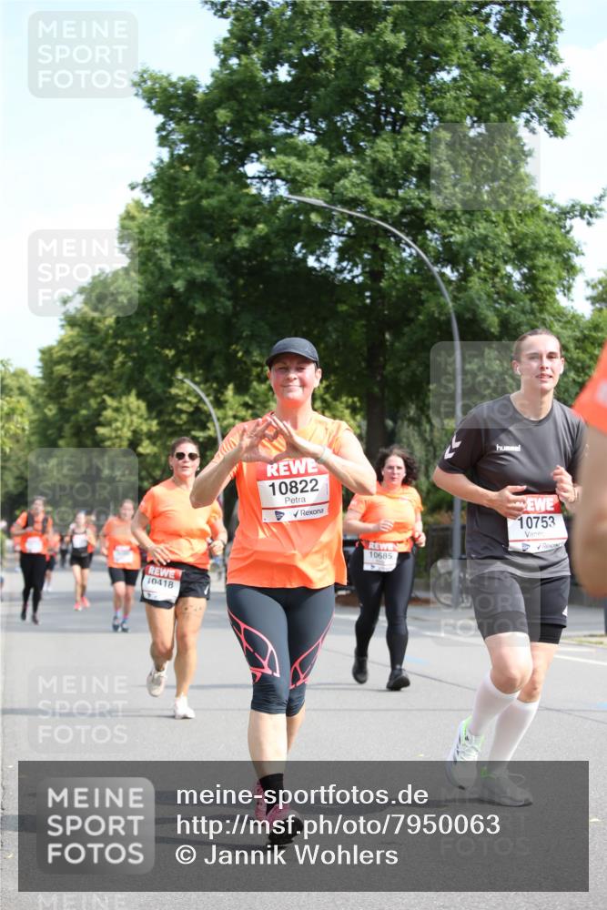 15.06.2025 - REWE Women's Run Jannik Wohlers http://msf.ph/oto/7950063 15.06.2025 09:49:01 Laufen 10418, 10822, 10685, 10753 meine-sportfotos.de