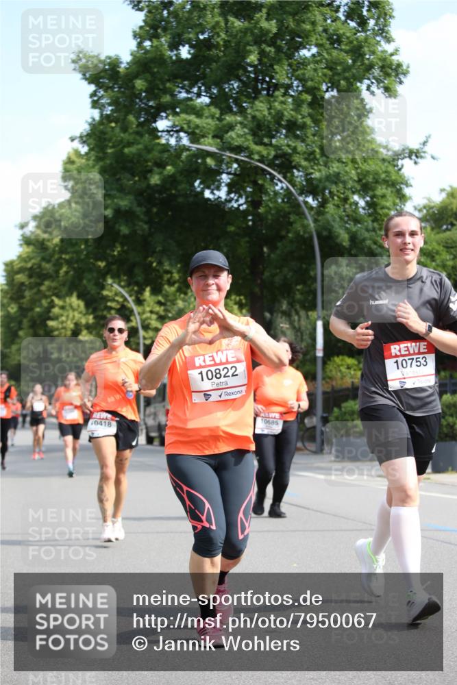 15.06.2025 - REWE Women's Run Jannik Wohlers http://msf.ph/oto/7950067 15.06.2025 09:49:01 Laufen 0418, 10822, 10685, 10753 meine-sportfotos.de