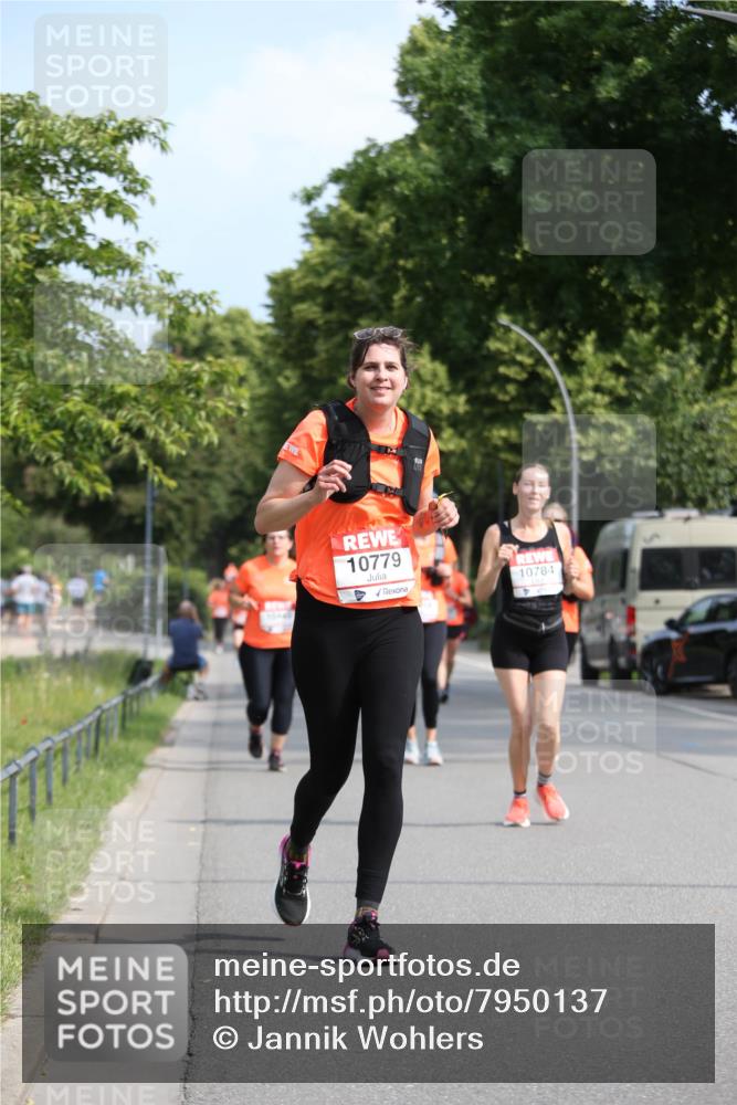 15.06.2025 - REWE Women's Run Jannik Wohlers http://msf.ph/oto/7950137 15.06.2025 09:49:08 Laufen 10779, 10784 meine-sportfotos.de