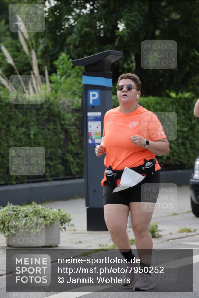 15.06.2025 - REWE Women's Run Jannik Wohlers http://msf.ph/oto/7950252 15.06.2025 08:32:30 Laufen  meine-sportfotos.de