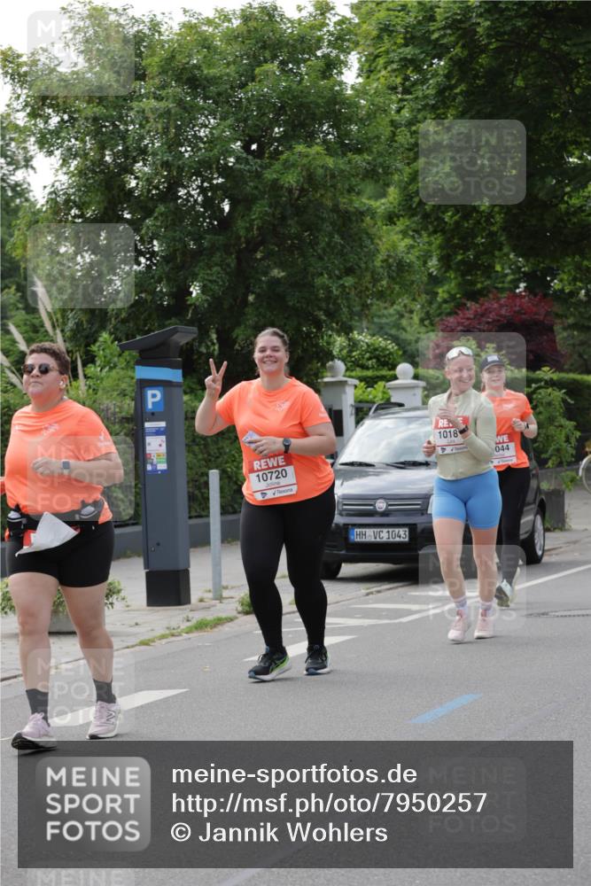 15.06.2025 - REWE Women's Run Jannik Wohlers http://msf.ph/oto/7950257 15.06.2025 08:32:31 Laufen 10720, 1043, 1018, 044 meine-sportfotos.de