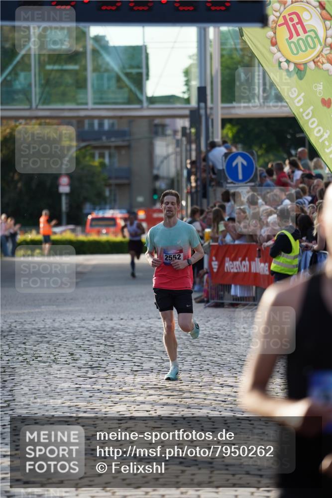 13.06.2025 - Holstenköstenlauf Felixshl http://msf.ph/oto/7950262 13.06.2025 19:36:20 Laufen 2409, 2552 meine-sportfotos.de