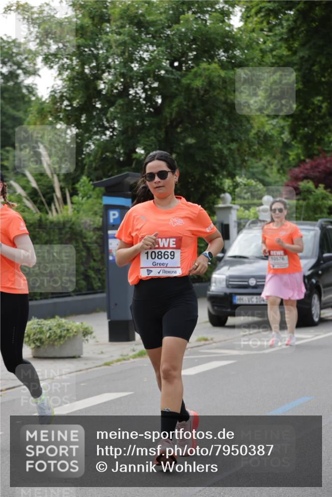 15.06.2025 - REWE Women's Run Jannik Wohlers http://msf.ph/oto/7950387 15.06.2025 08:32:35 Laufen 10869, 1043, 10576 meine-sportfotos.de