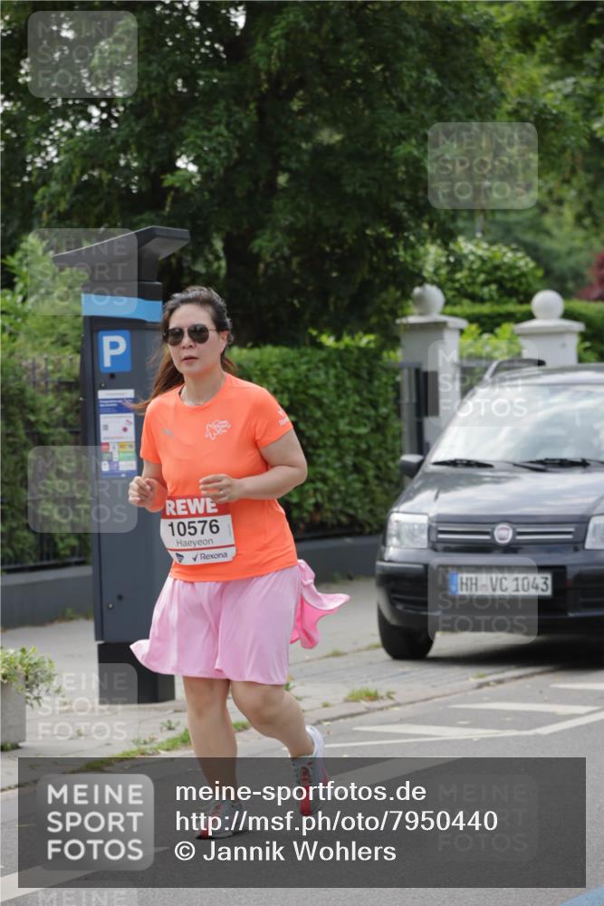 15.06.2025 - REWE Women's Run Jannik Wohlers http://msf.ph/oto/7950440 15.06.2025 08:32:37 Laufen 10576, 1043 meine-sportfotos.de