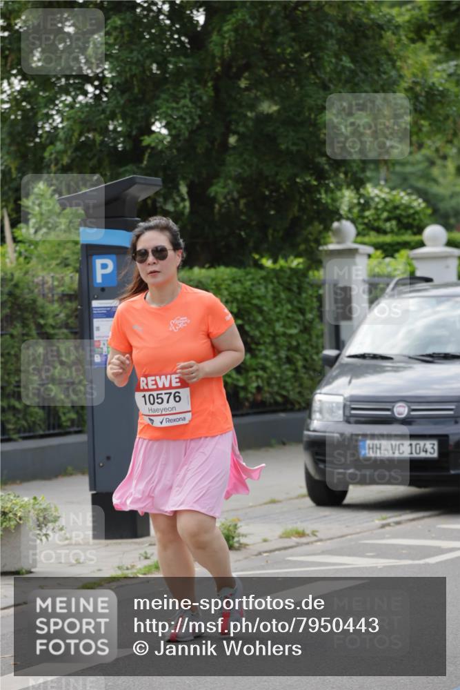 15.06.2025 - REWE Women's Run Jannik Wohlers http://msf.ph/oto/7950443 15.06.2025 08:32:37 Laufen 10576, 1043 meine-sportfotos.de