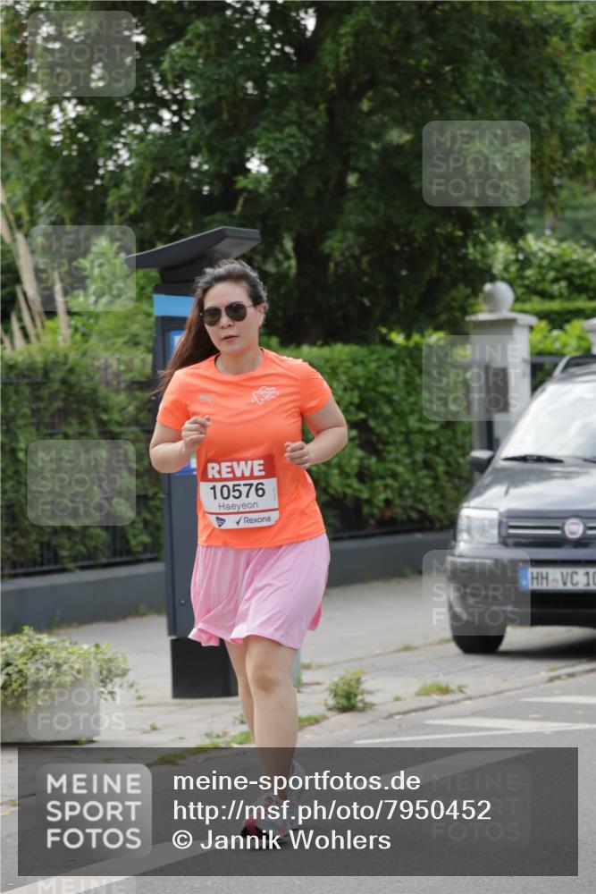 15.06.2025 - REWE Women's Run Jannik Wohlers http://msf.ph/oto/7950452 15.06.2025 08:32:37 Laufen 10576, 10 meine-sportfotos.de