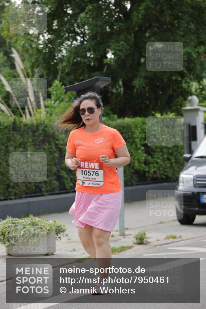 15.06.2025 - REWE Women's Run Jannik Wohlers http://msf.ph/oto/7950461 15.06.2025 08:32:37 Laufen 10576 meine-sportfotos.de
