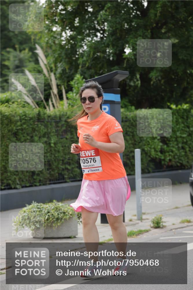 15.06.2025 - REWE Women's Run Jannik Wohlers http://msf.ph/oto/7950468 15.06.2025 08:32:37 Laufen 10576 meine-sportfotos.de