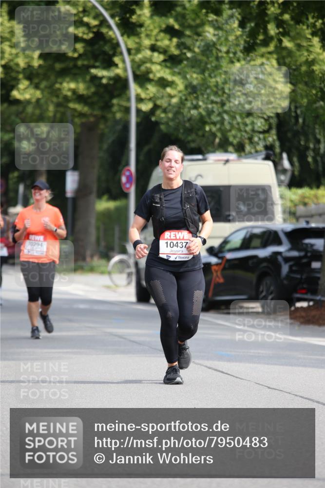 15.06.2025 - REWE Women's Run Jannik Wohlers http://msf.ph/oto/7950483 15.06.2025 09:49:28 Laufen 10437, 10294 meine-sportfotos.de