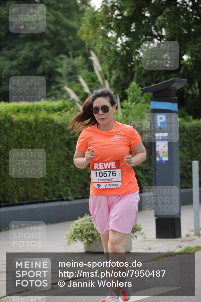15.06.2025 - REWE Women's Run Jannik Wohlers http://msf.ph/oto/7950487 15.06.2025 08:32:38 Laufen 10576 meine-sportfotos.de