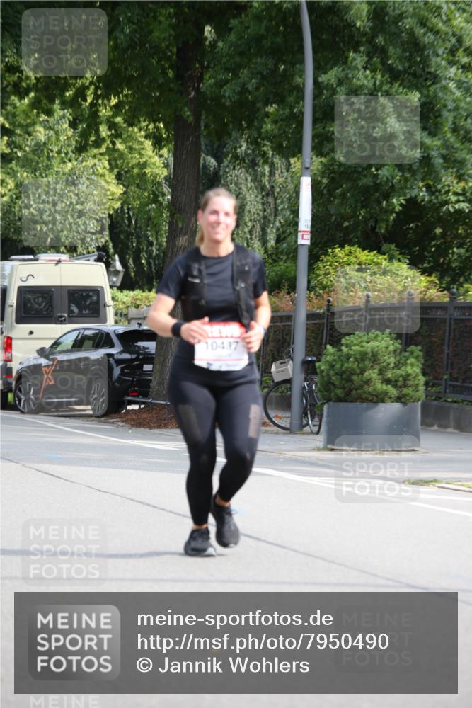 15.06.2025 - REWE Women's Run Jannik Wohlers http://msf.ph/oto/7950490 15.06.2025 09:49:31 Laufen 10437 meine-sportfotos.de