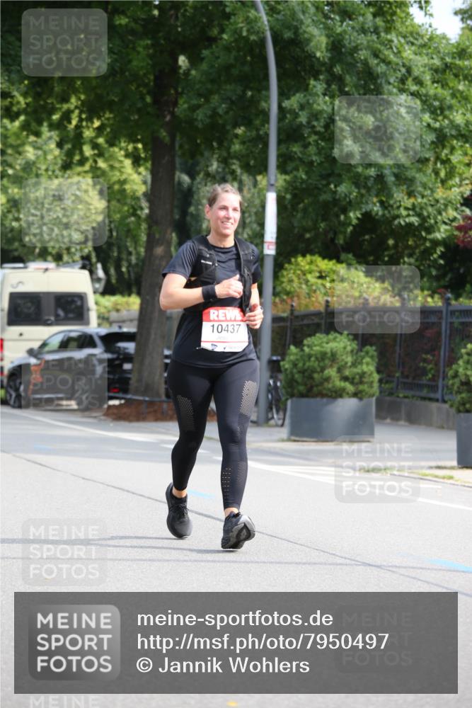 15.06.2025 - REWE Women's Run Jannik Wohlers http://msf.ph/oto/7950497 15.06.2025 09:49:31 Laufen 10437 meine-sportfotos.de