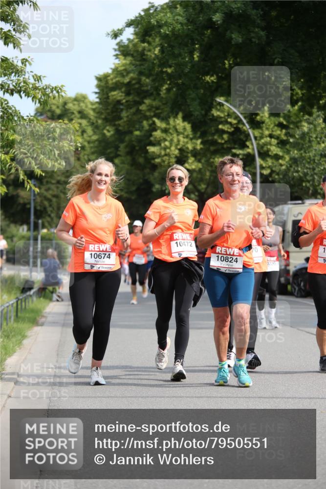 15.06.2025 - REWE Women's Run Jannik Wohlers http://msf.ph/oto/7950551 15.06.2025 09:49:34 Laufen 10472, 10674, 4, 70, 10824, 9220, 11 meine-sportfotos.de