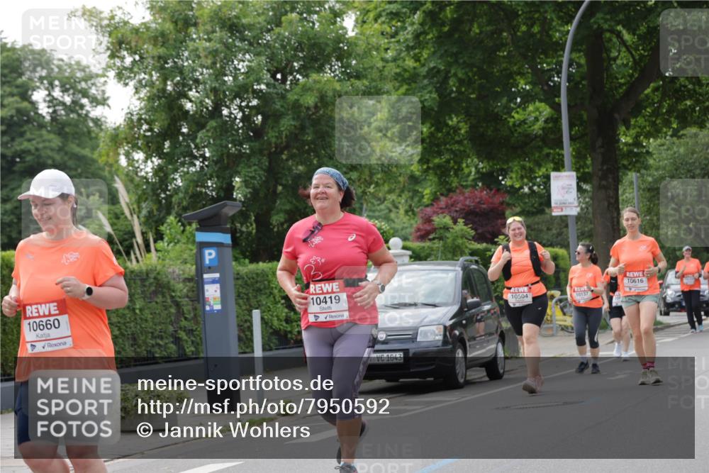 15.06.2025 - REWE Women's Run Jannik Wohlers http://msf.ph/oto/7950592 15.06.2025 08:32:48 Laufen 10660, 10419, 1043, 10616, 10504, 10137 meine-sportfotos.de