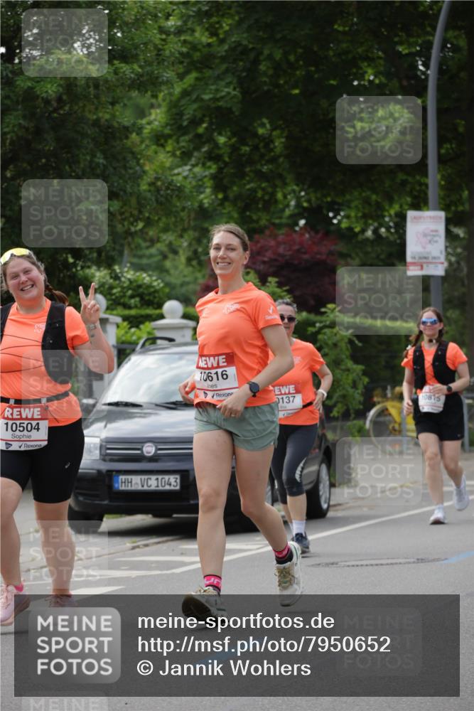 15.06.2025 - REWE Women's Run Jannik Wohlers http://msf.ph/oto/7950652 15.06.2025 08:32:50 Laufen 10504, 1043, 10616, 0137, 10875 meine-sportfotos.de