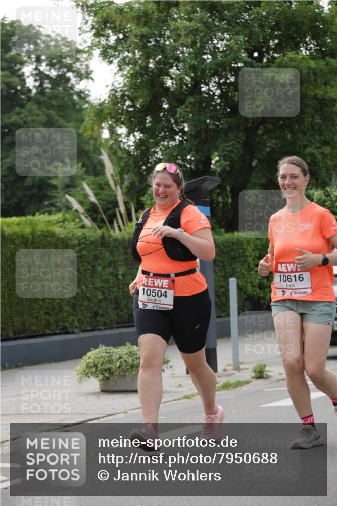 15.06.2025 - REWE Women's Run Jannik Wohlers http://msf.ph/oto/7950688 15.06.2025 08:32:51 Laufen 10504, 10616 meine-sportfotos.de