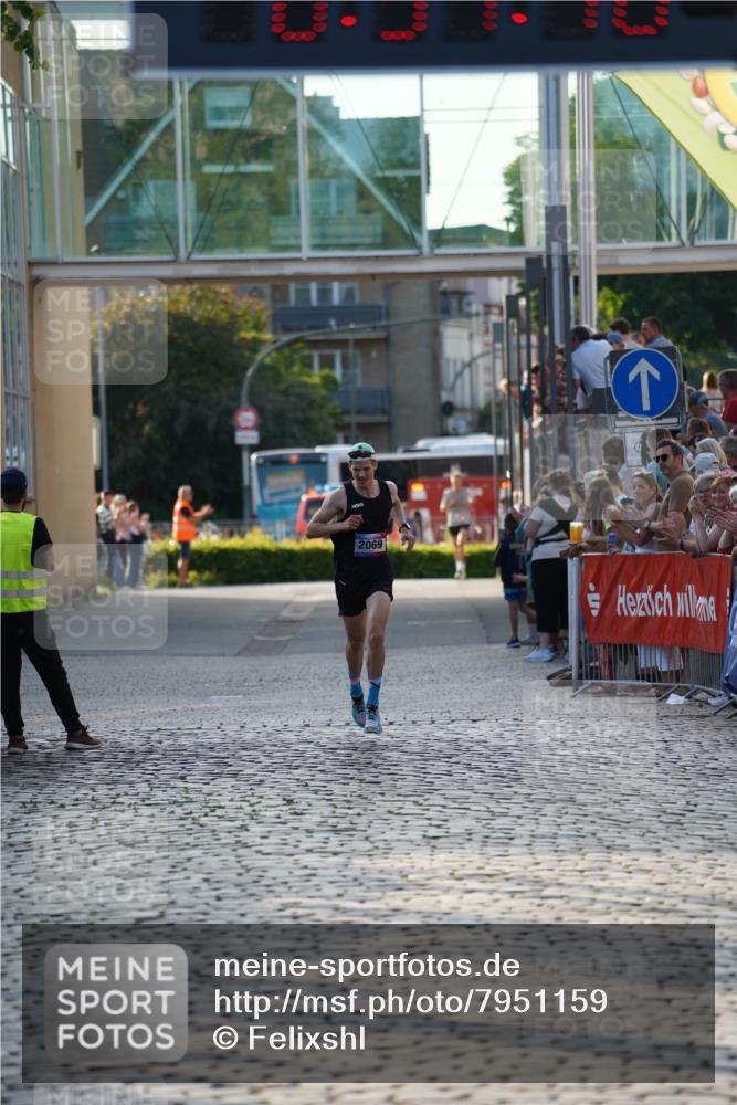 13.06.2025 - Holstenköstenlauf Felixshl http://msf.ph/oto/7951159 13.06.2025 19:37:48 Laufen 2049, 2069 meine-sportfotos.de