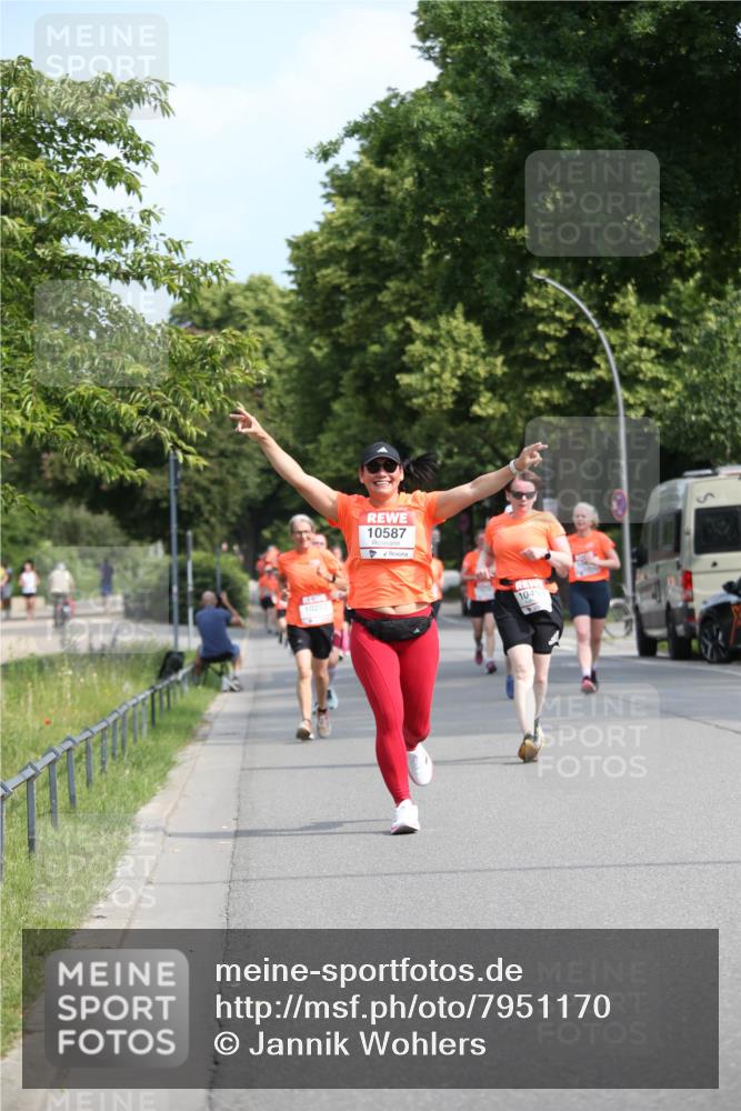 15.06.2025 - REWE Women's Run Jannik Wohlers http://msf.ph/oto/7951170 15.06.2025 09:50:25 Laufen 10253, 10587, 1049 meine-sportfotos.de