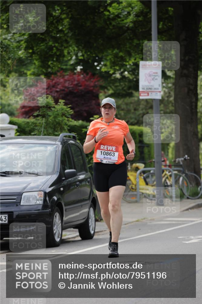 15.06.2025 - REWE Women's Run Jannik Wohlers http://msf.ph/oto/7951196 15.06.2025 08:33:07 Laufen 43, 10863 meine-sportfotos.de