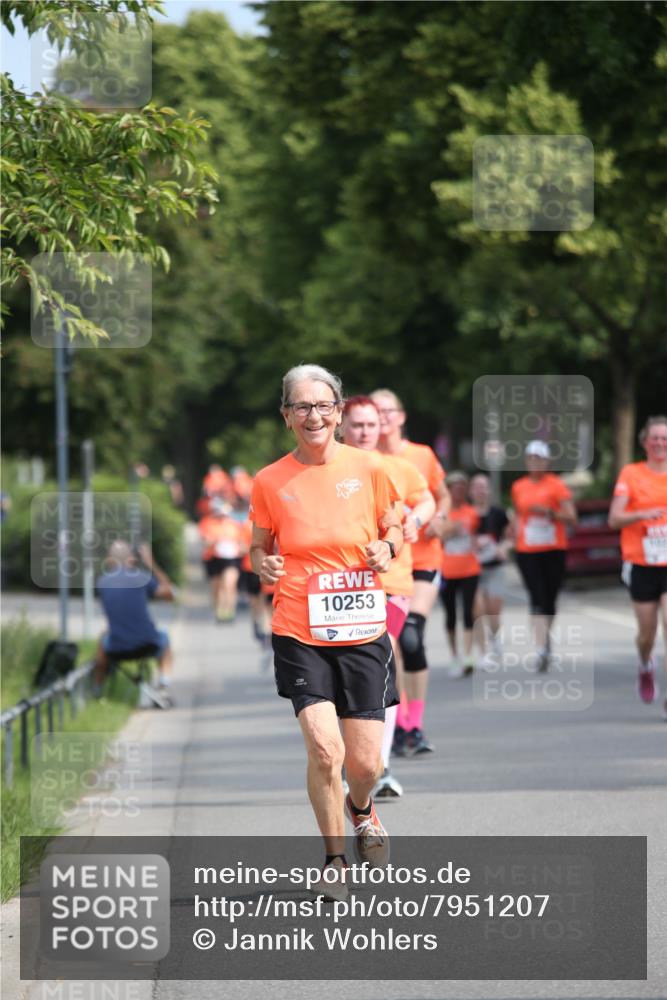 15.06.2025 - REWE Women's Run Jannik Wohlers http://msf.ph/oto/7951207 15.06.2025 09:50:28 Laufen 10253 meine-sportfotos.de