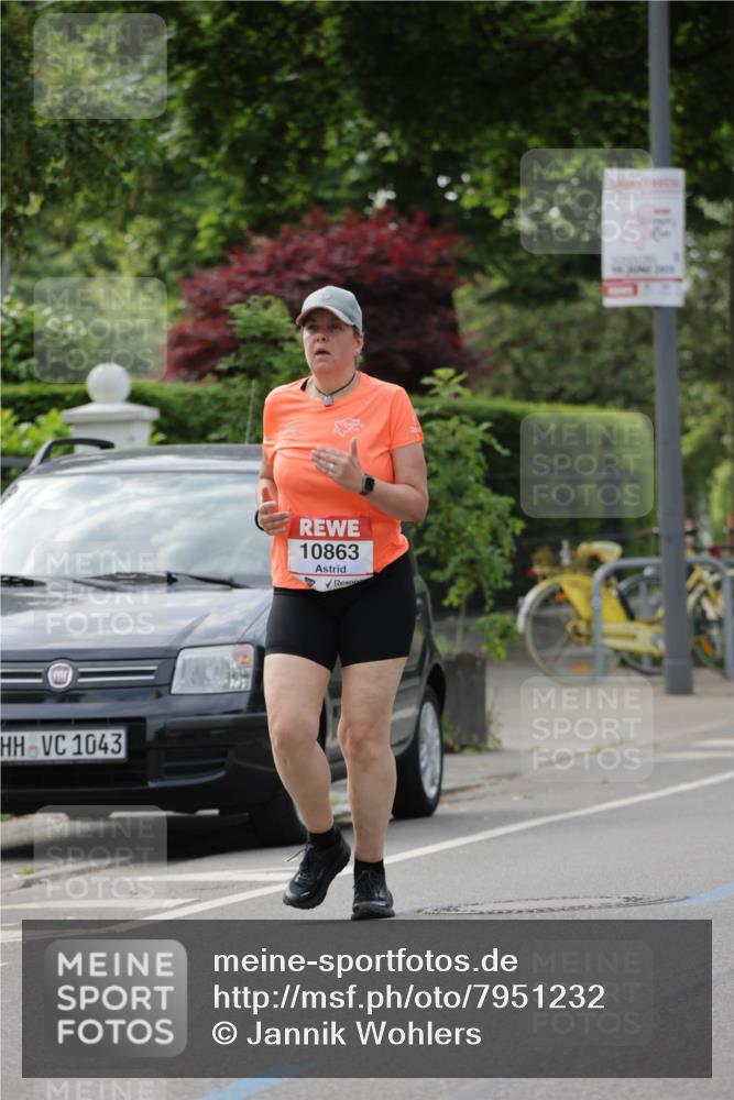 15.06.2025 - REWE Women's Run Jannik Wohlers http://msf.ph/oto/7951232 15.06.2025 08:33:08 Laufen 1043, 10863 meine-sportfotos.de