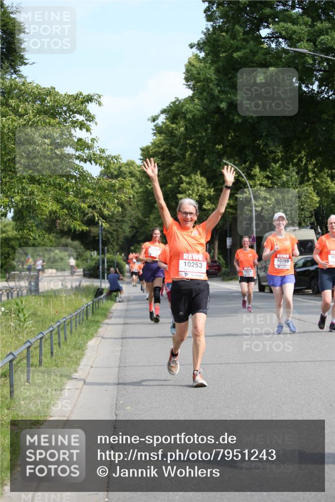 15.06.2025 - REWE Women's Run Jannik Wohlers http://msf.ph/oto/7951243 15.06.2025 09:50:30 Laufen 10253, 10759, 10, 10238 meine-sportfotos.de